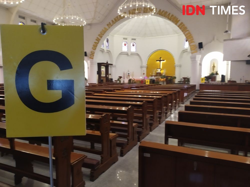 Gereja Katedral Semarang Adakan Misa Natal Tatap Muka saat COVID-19