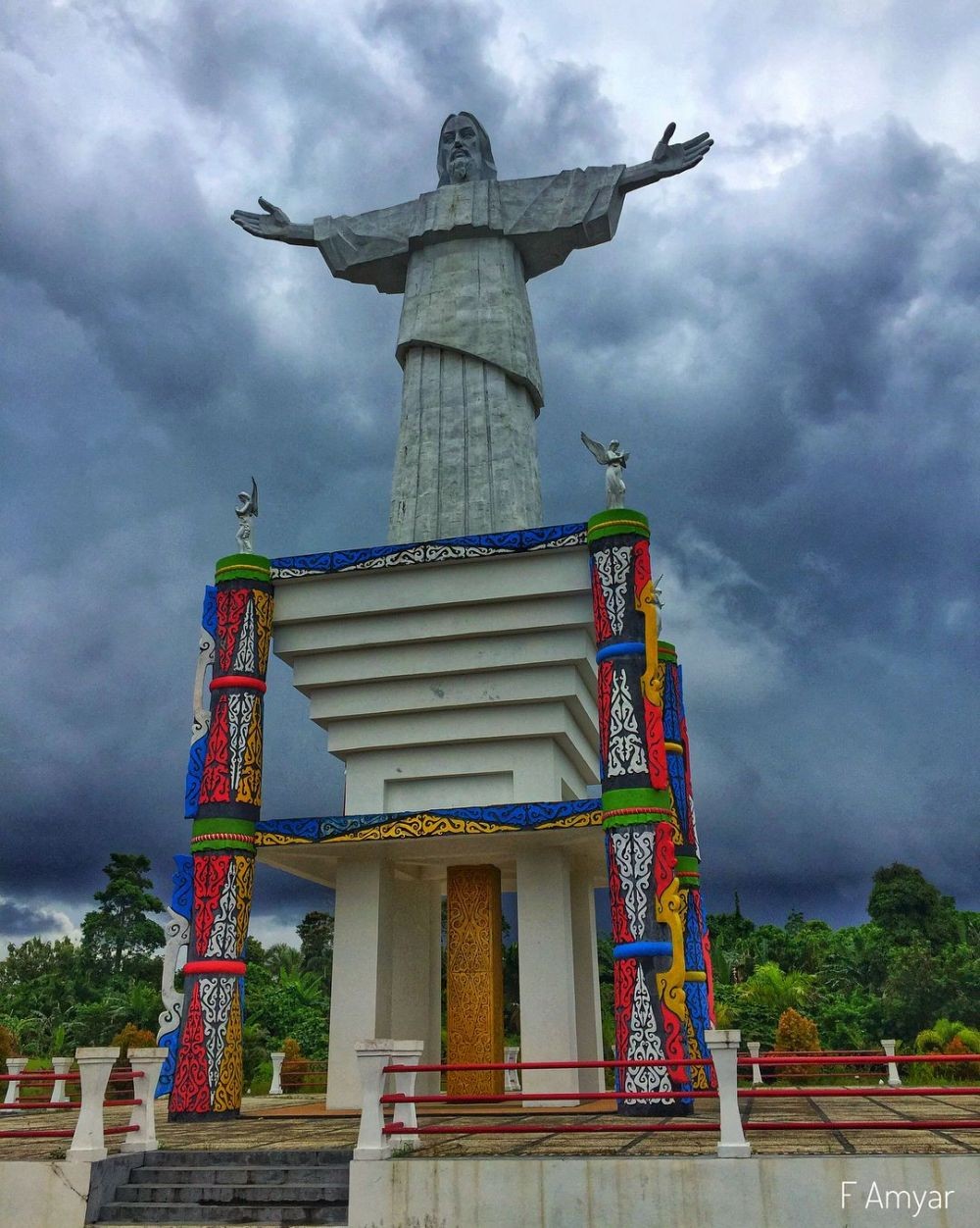 7 Wisata Religi di Indonesia untuk Liburan Natal, Alamnya Indah