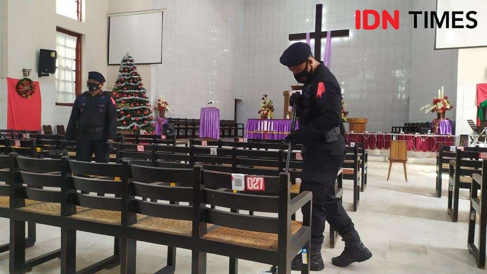 Pastikan Keamanan, Jibom Sterilisasi Gereja di Makassar Jelang Natal