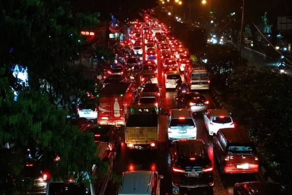 Hujan Deras, Jalanan Kota Bandung Terendam Banjir