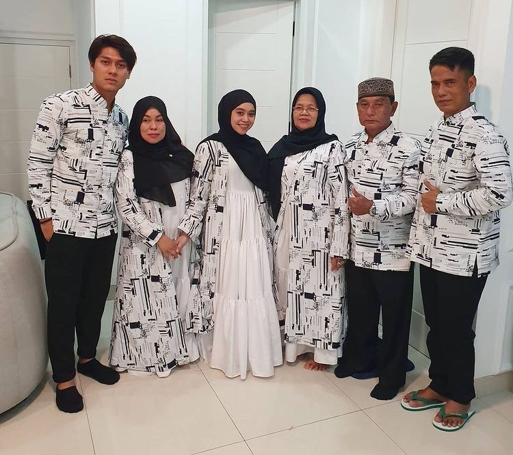 10 Potret Pertemuan Keluarga Lesty Kejora dan Rizky Billar