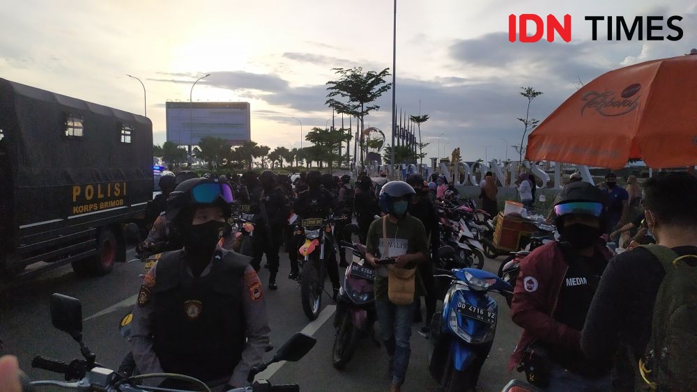 Razia Protkes di Makassar, Warga Tak Pakai Masker Harus Rapid Test