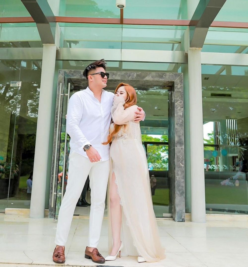 Cetar Abis! 9 Potret Baby Bump Apris Devita, Istri Guntur Triyoga