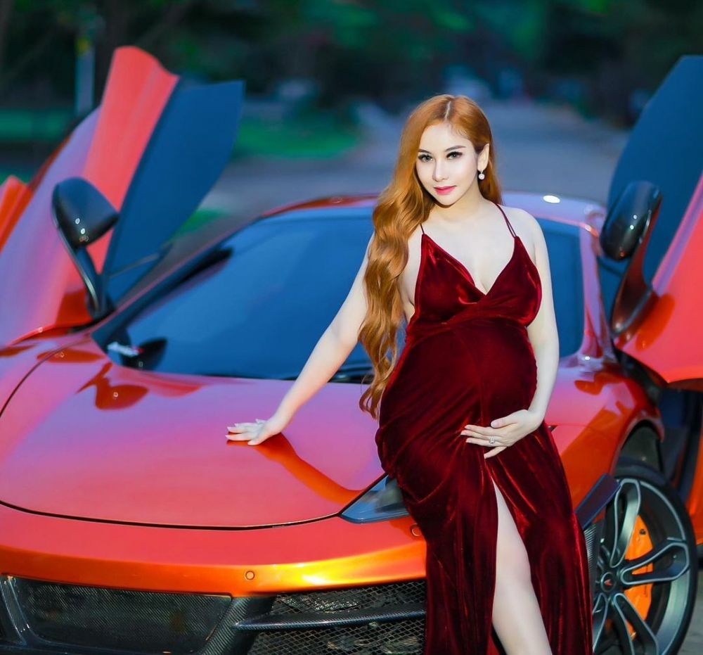 Cetar Abis! 9 Potret Baby Bump Apris Devita, Istri Guntur Triyoga