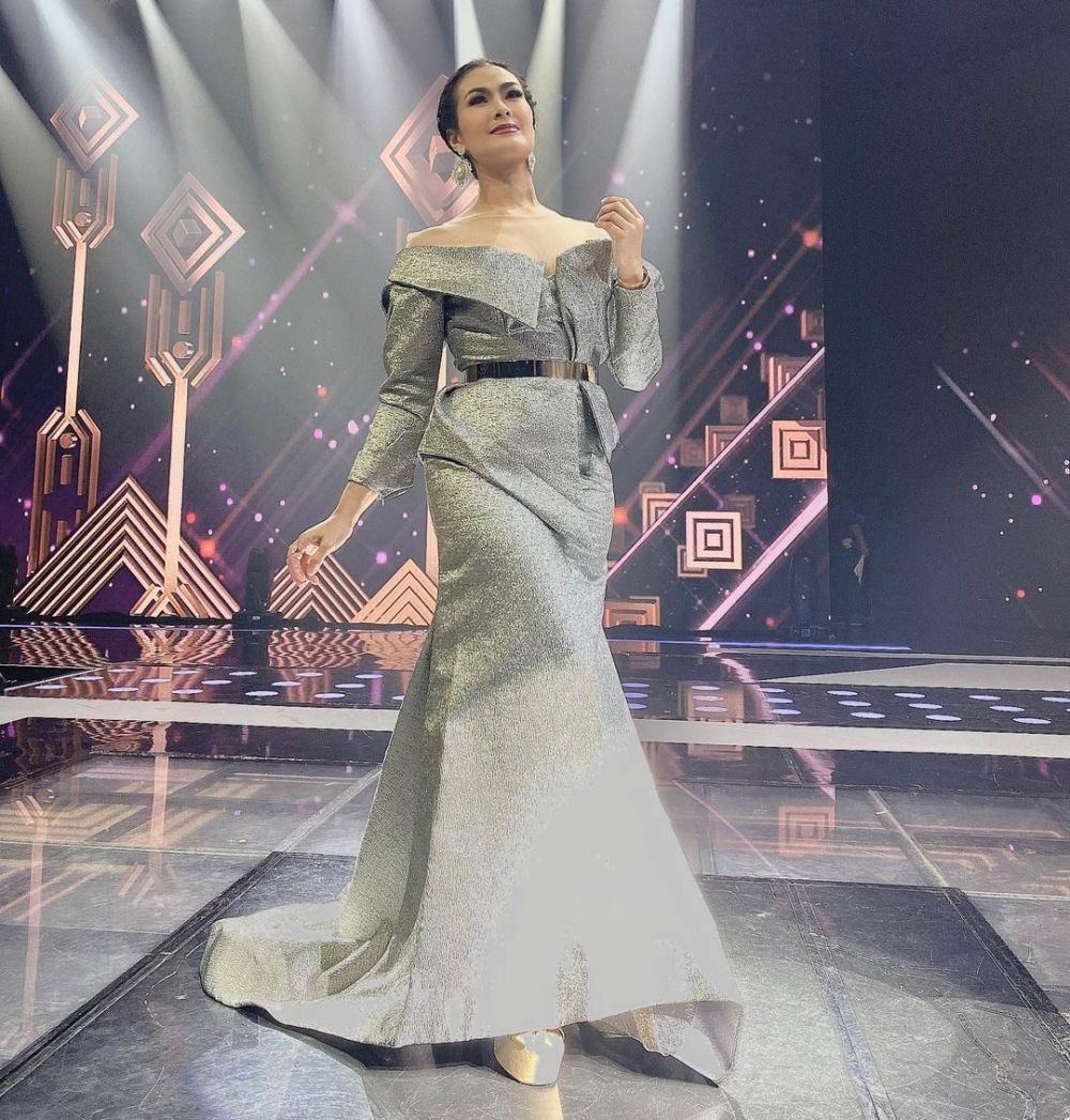 9 Inspirasi Dress Glamor ala Penyanyi Dangdut Indonesia, Gemerlap!