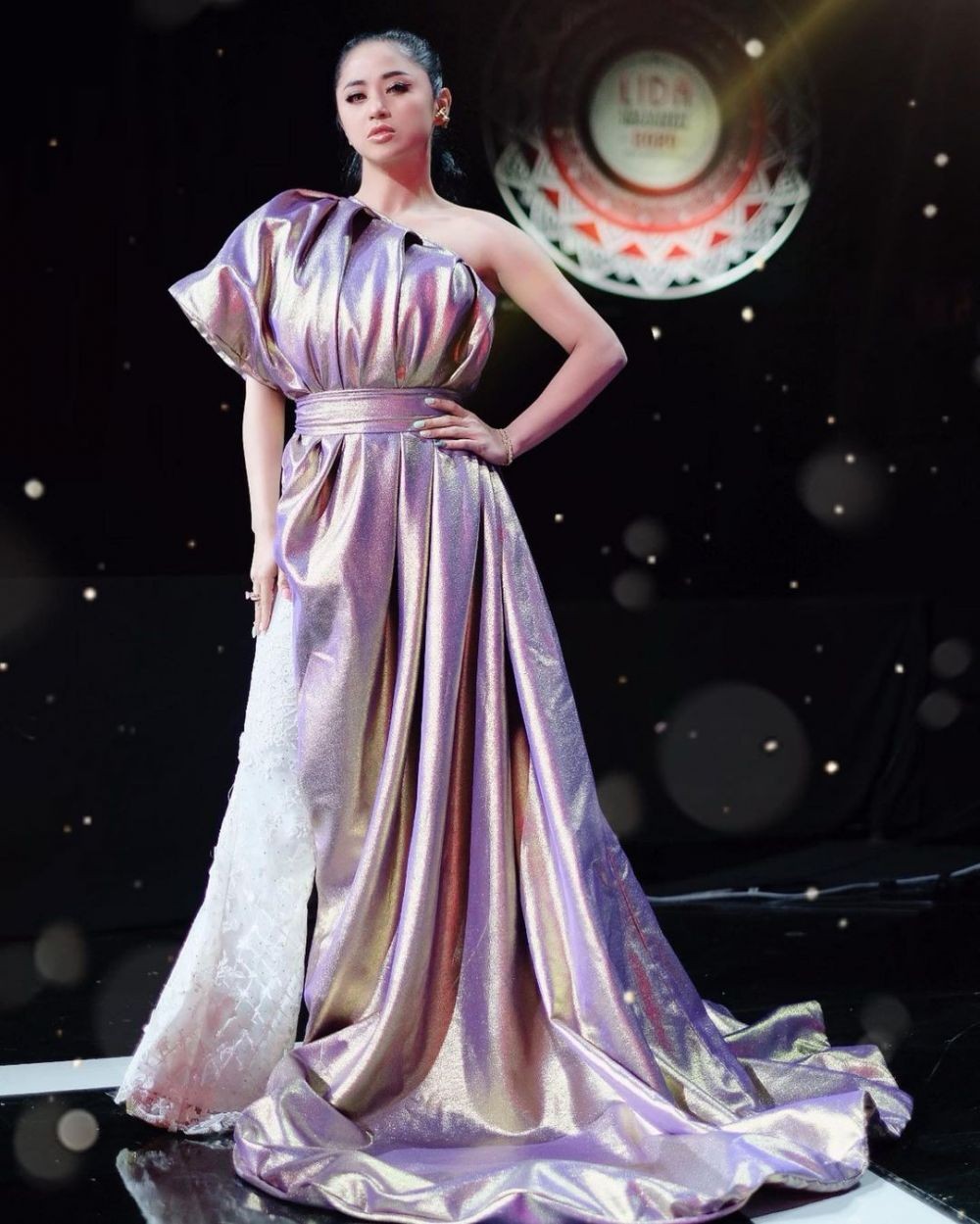 9 Inspirasi Dress Glamor ala Penyanyi Dangdut Indonesia