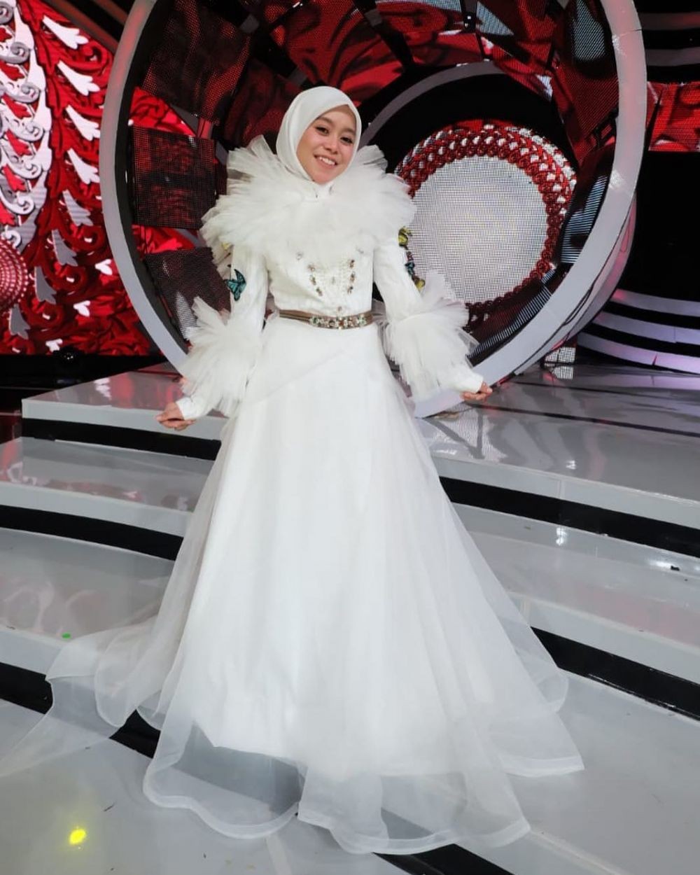 9 Inspirasi Dress Glamor ala Penyanyi Dangdut Indonesia, Gemerlap!