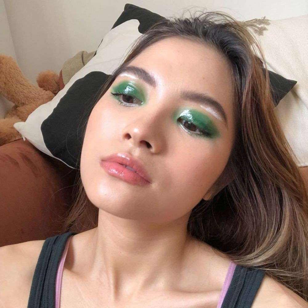 6 Gaya Makeup yang Diprediksi Hits Tahun 2021, Penuh Warna!