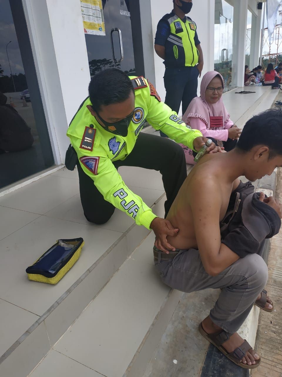Melongok Dua Aksi Simpatik Personel PJR Ditlantas di Tol Lampung