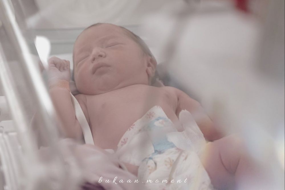 10 Potret Haru dan Bahagia Asmirandah-Jonas Rivanno Bersama Baby Chloe