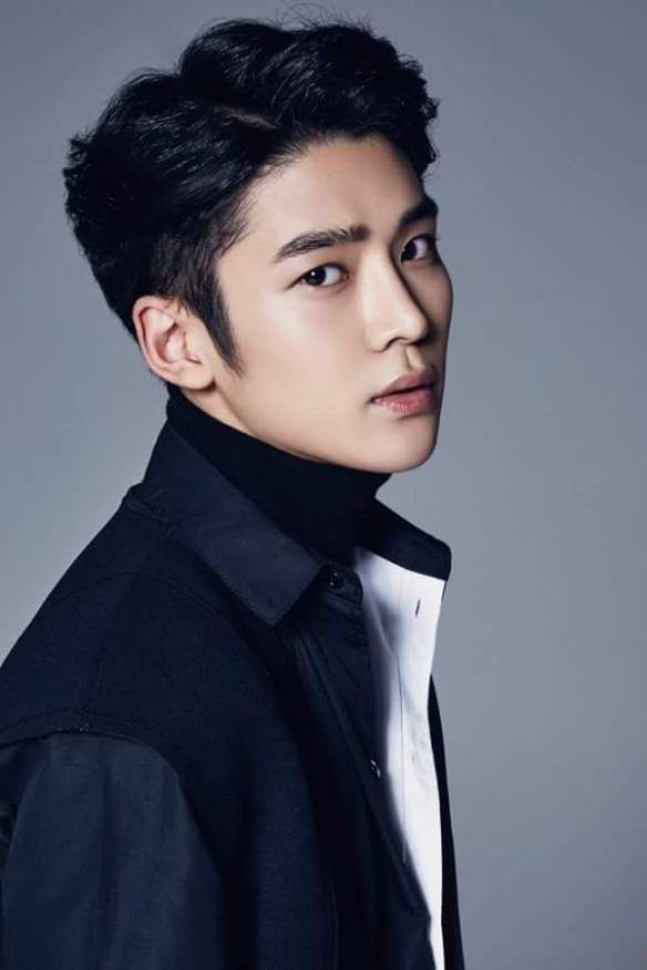 10 Potret Perjalanan Karier Rowoon SF9 yang Comeback Drama