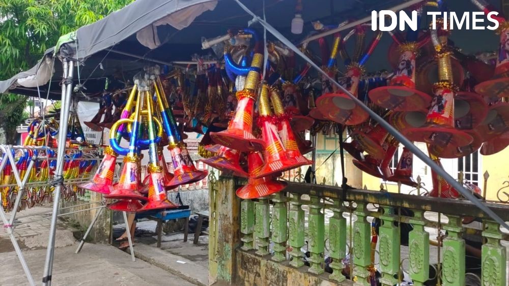 Kisah Pengrajin Terompet di Palembang: Tradisi Tahun Baru Sudah Turun