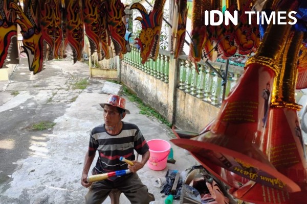 Kisah Pengrajin Terompet di Palembang: Tradisi Tahun Baru Sudah Turun