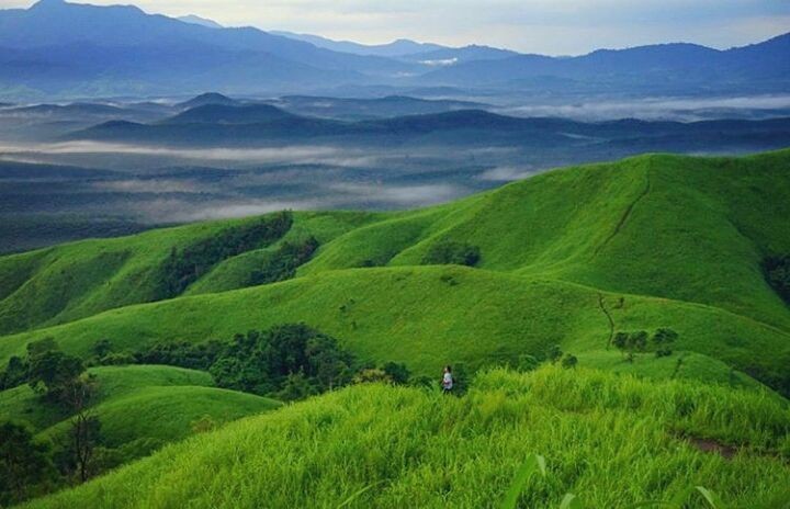 10 Wisata Perbukitan di Pulau Kalimantan, Indah bak Kepingan