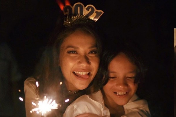 Quality Time, 10 Potret Hangat BCL dan Keluarga Liburan di Borobudur