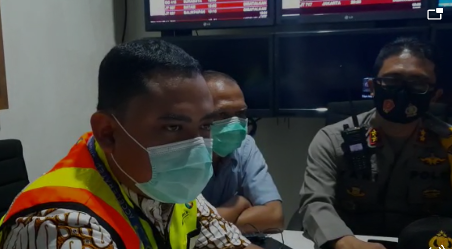 Sriwijaya Air SJY 182 Hilang Kontak, Keluarga Datangi Bandara Supadio