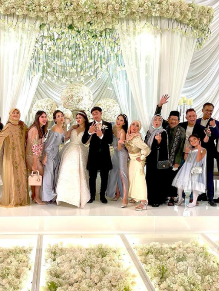 Bertabur Artis Beken, 10 Momen Resepsi Pernikahan Felicya dan Hito