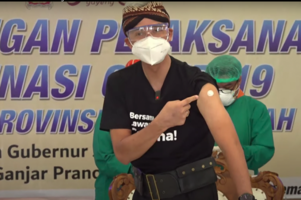 Pertama Suntik Sinovac di Jateng, Kartu Vaksinasi Ganjar Pranowo Salah