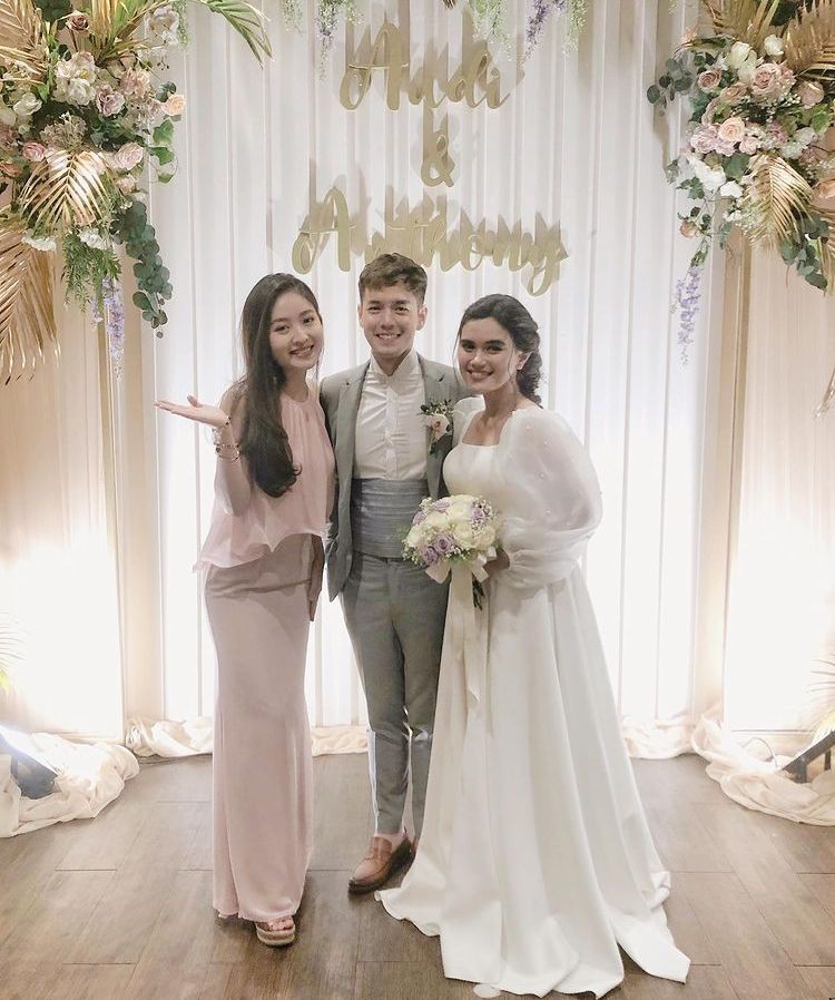 10 Ide Outfit untuk Acara Kondangan ala Natasha Wilona, Anggun!