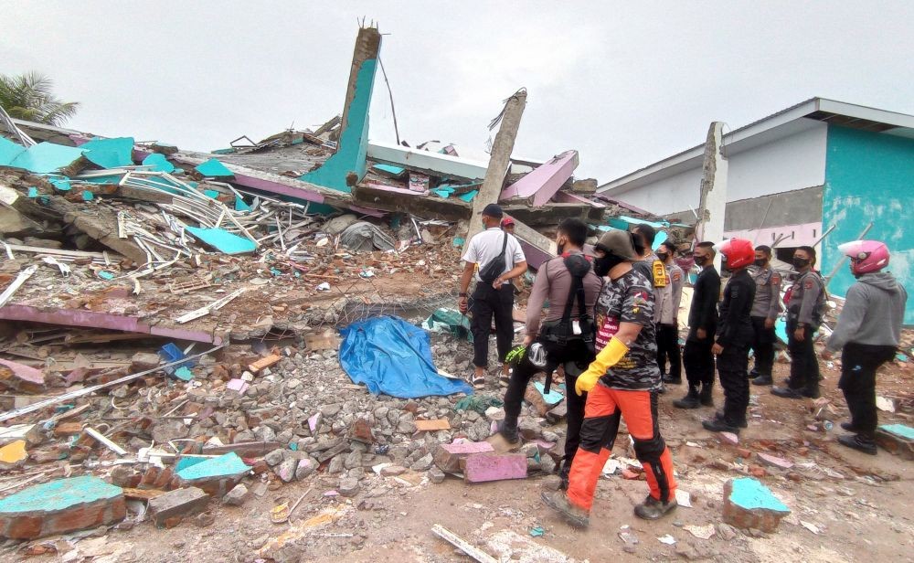 Kantor Gubernur Sulbar di Mamuju Roboh Diguncang Gempa M 6.2