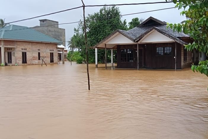 Banjir Kalsel, Warga Gatal-gatal dan Terkena Lancat Perlu Obat-obatan