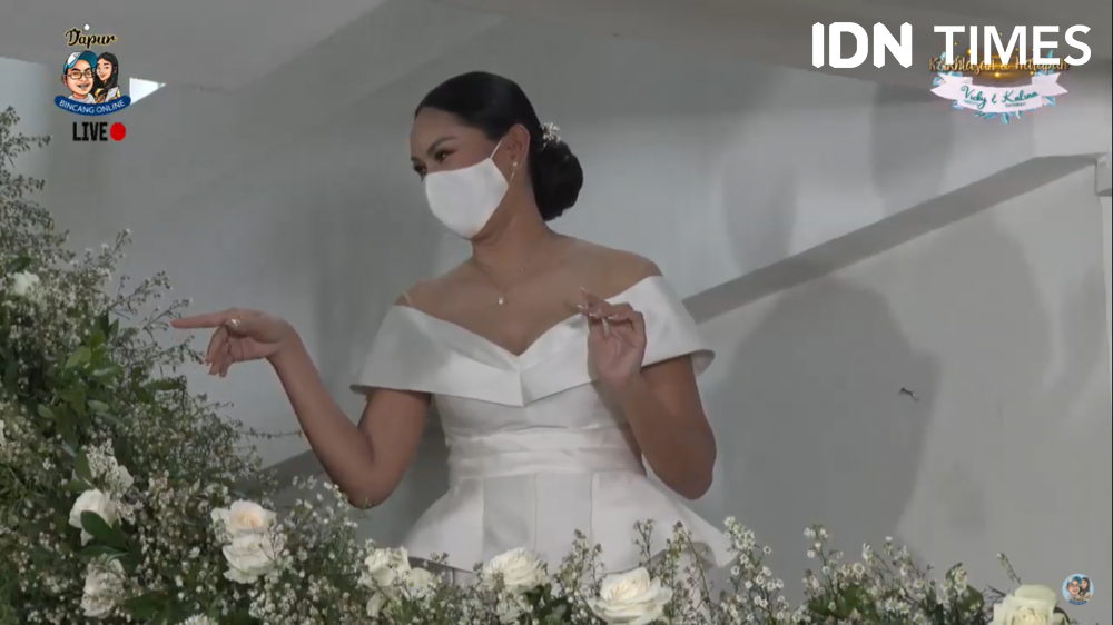 Anggun! Inspirasi Makeup dan Gaun saat Momen Lamaran Kalina Ocktaranny