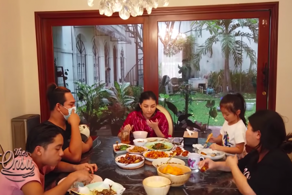 10 Momen Dava MasterChef Masak untuk Keluarga Ruben Onsu, Koki Pribadi