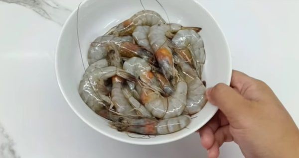 Resep Udang Goreng Mentega, Menu Spesial untuk Makan Malam