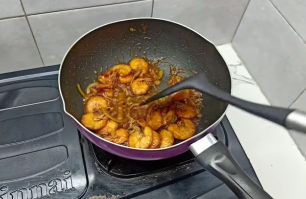 Resep Udang Goreng Mentega, Menu Spesial untuk Makan Malam