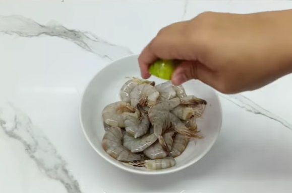 Resep Udang Goreng Mentega, Menu Spesial untuk Makan Malam