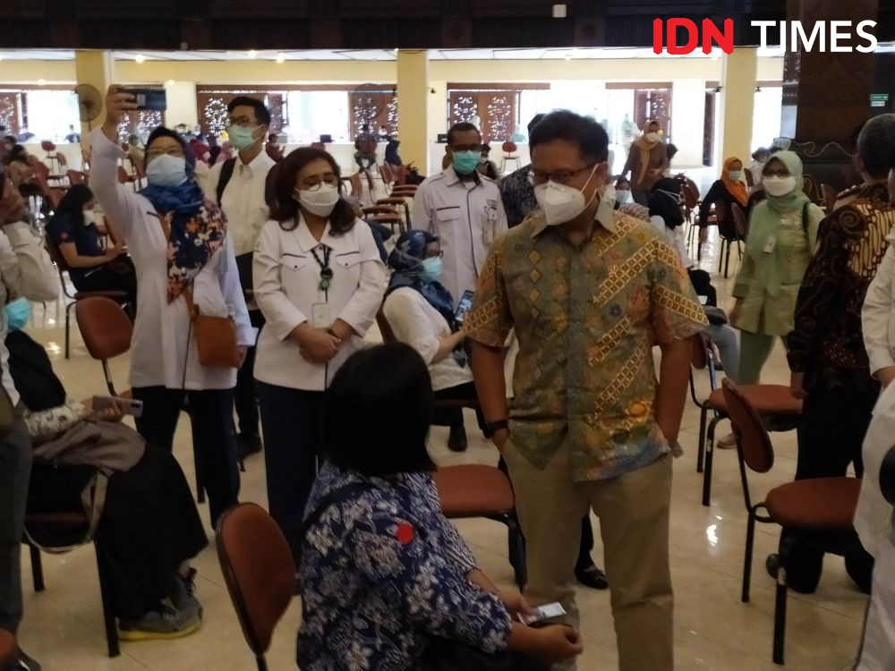 Pecahkan Rekor MURI, 3 Ribu Nakes di DIY Jalani Vaksinasi Massal 