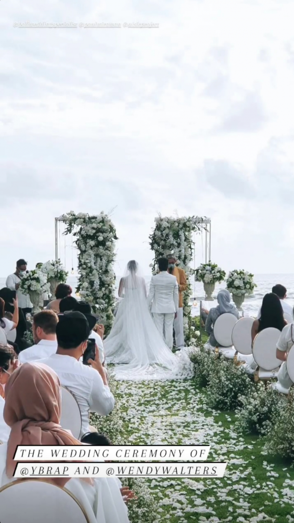 Inspirasi Dekorasi Outdoor Pernikahan Reza Arap dan Wendy di Bali