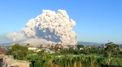 Erupsi Sinabung, 3 Kecamatan Diguyur Abu Vulkanik