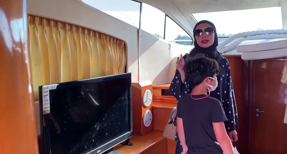 9 Potret Kapal Pesiar Ratna Galih Hadiah dari Suami, Crazy Rich