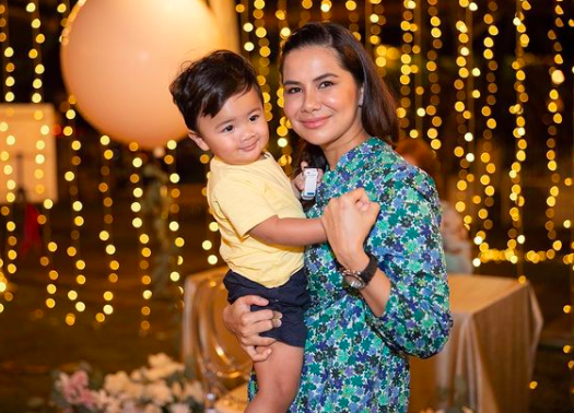 Istri Engku Emran, 10 Beda Gaya Noor Nabila vs Laudya Cynthia Bella