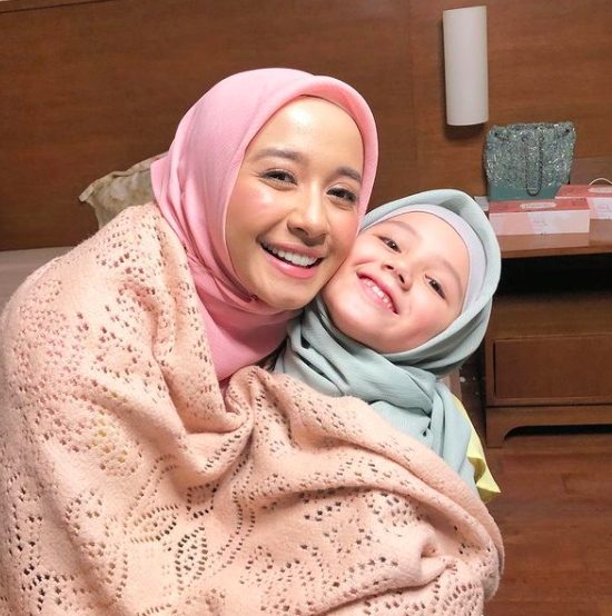 Istri Engku Emran, 10 Beda Gaya Noor Nabila vs Laudya Cynthia Bella