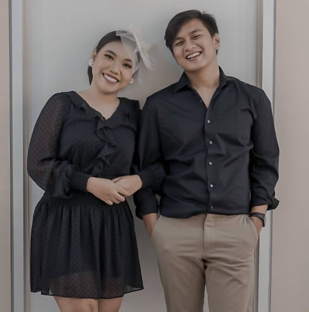 Pamer Cincin! 10 Potret Mesra Mumuk Gomez dan Eno Retra
