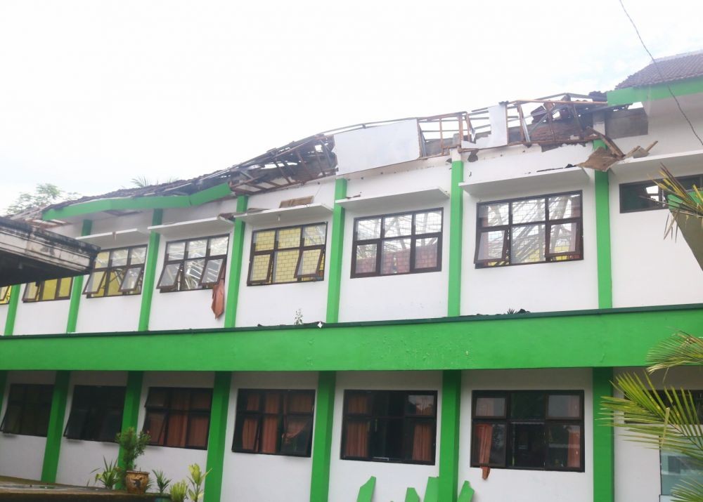 Gempa Bumi, Atap MAN 2 Malang Ambrol, 55 TNI Bersihkan Reruntuhan