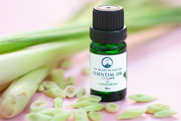 5 Manfaat Minyak Serai untuk Bayi, dari Pijat sampai Usir Nyamuk!
