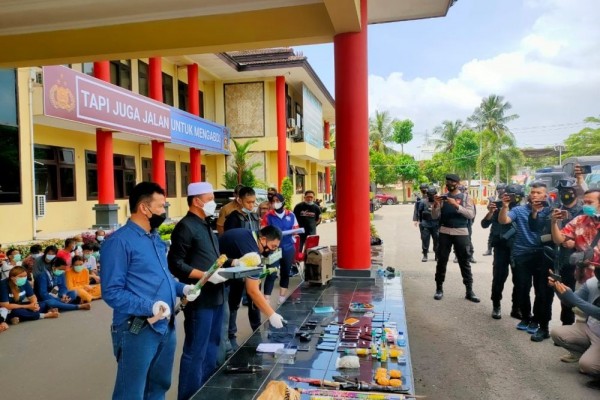 Polisi Amankan 13 Jenis Barang Bukti di Kampung Tangga Buntung