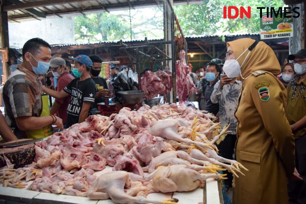Harga Ayam Potong Naik Signifikan Jelang Natal di Purwakarta