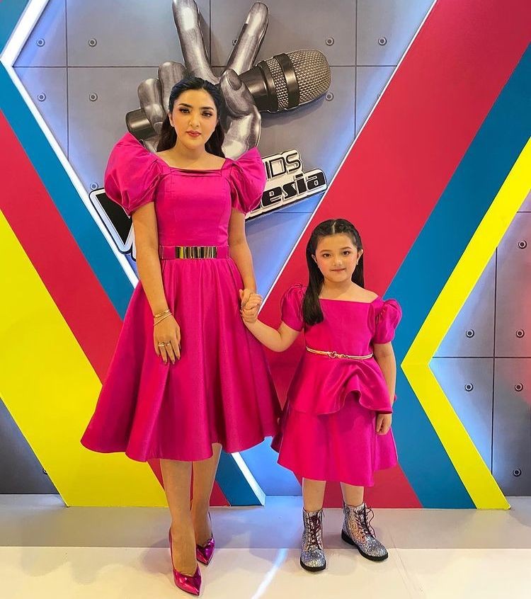 Tampil Kompak, 10 Potret Arsy dan Ashanty dengan OOTD Kembar