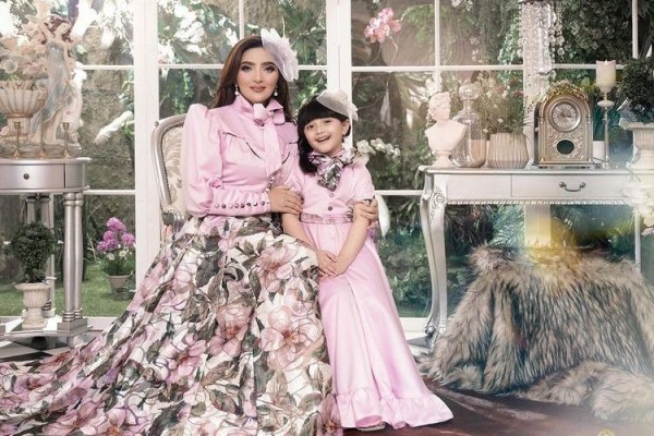 Tampil Kompak, 10 Potret Arsy dan Ashanty dengan OOTD Kembar
