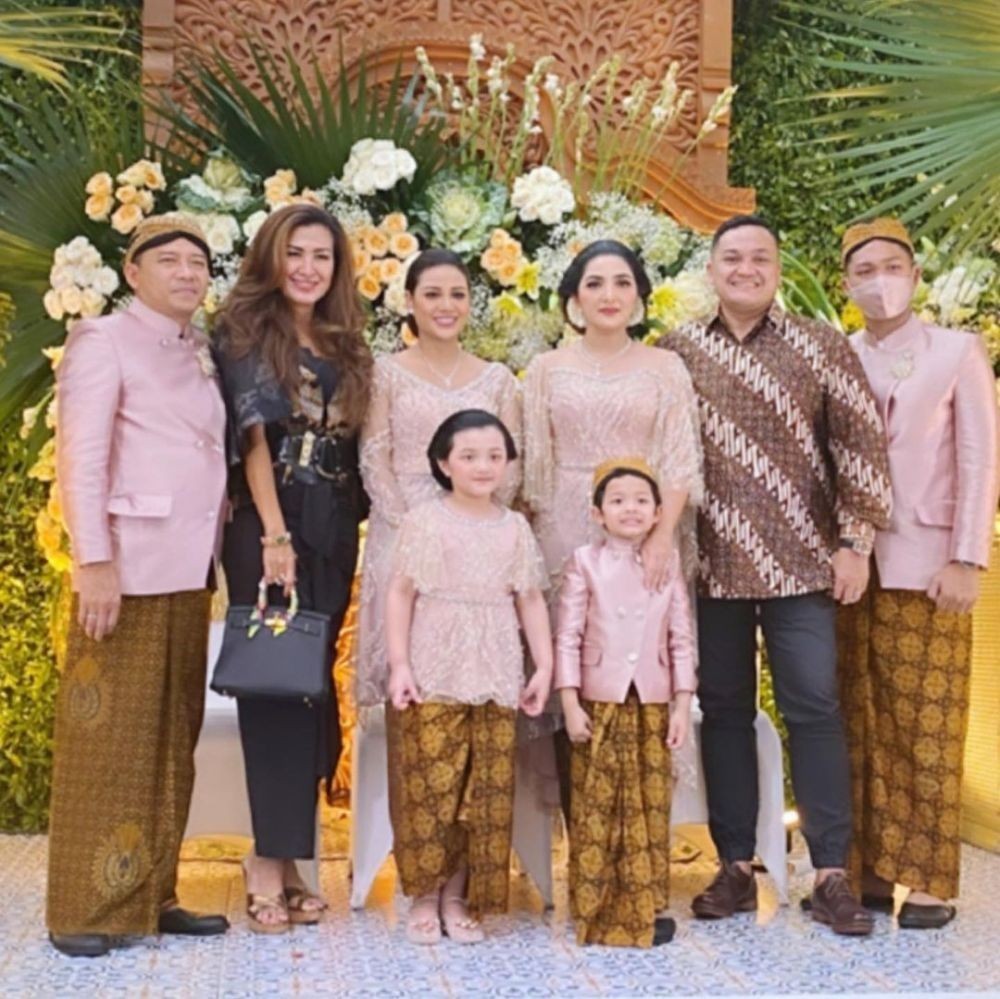 Ipar Paling Memesona, 9 Adu Gaya Glamor Ashanty Vs Liza Natalia
