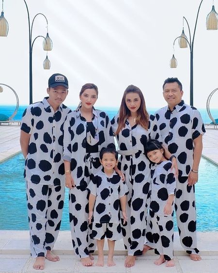 Tampil Kompak, 10 Potret Arsy dan Ashanty dengan OOTD Kembar