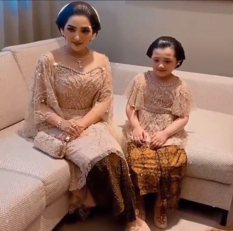 Tampil Kompak, 10 Potret Arsy dan Ashanty dengan OOTD Kembar