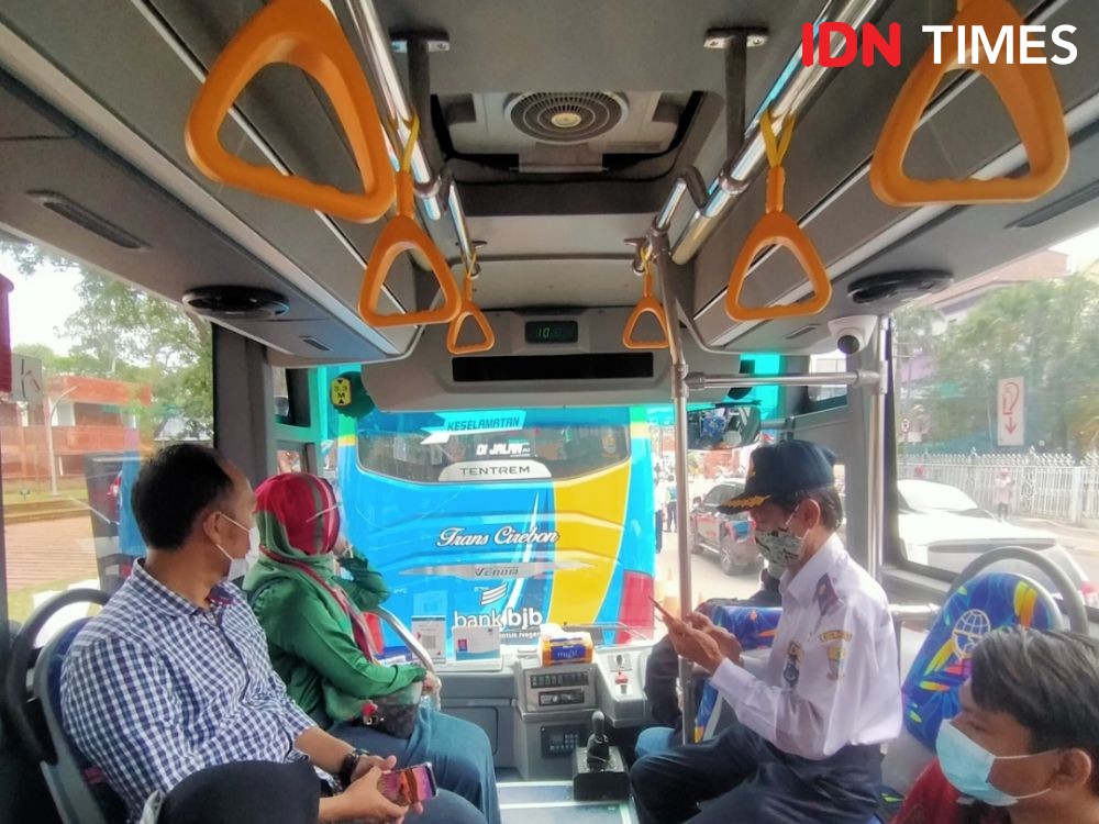 Bus Trans Cirebon Resmi Mengaspal meski Shelter Belum Dibikin