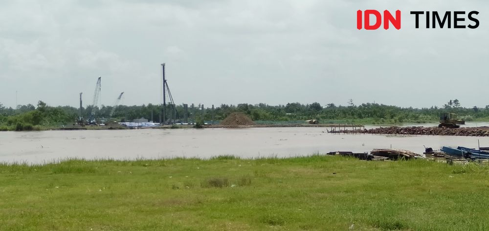 Di-warning GKR Hemas, Penambang Pasir di Muara Sungai Opak Masih Nekat