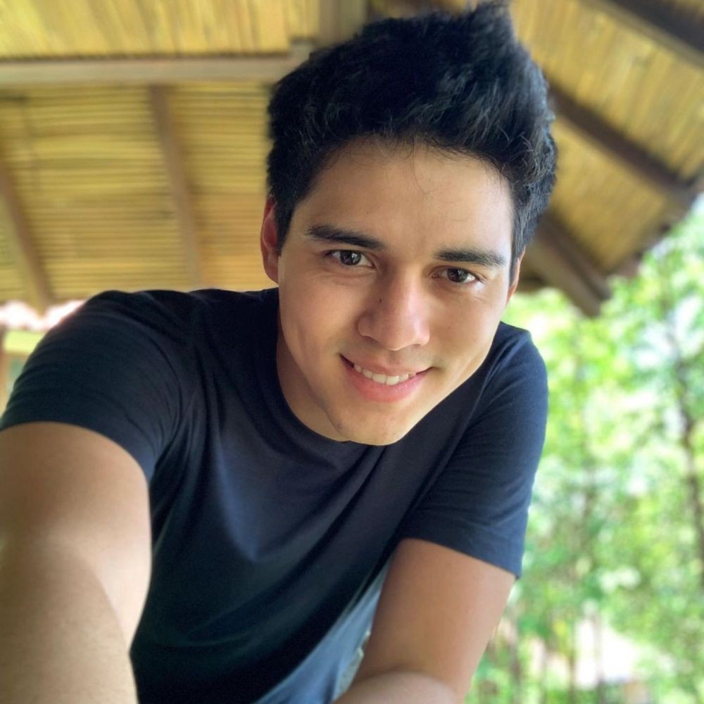 Gak Banyak yang Tahu, 15 Artis Berwajah Bule Ini Taat Jalani Puasa