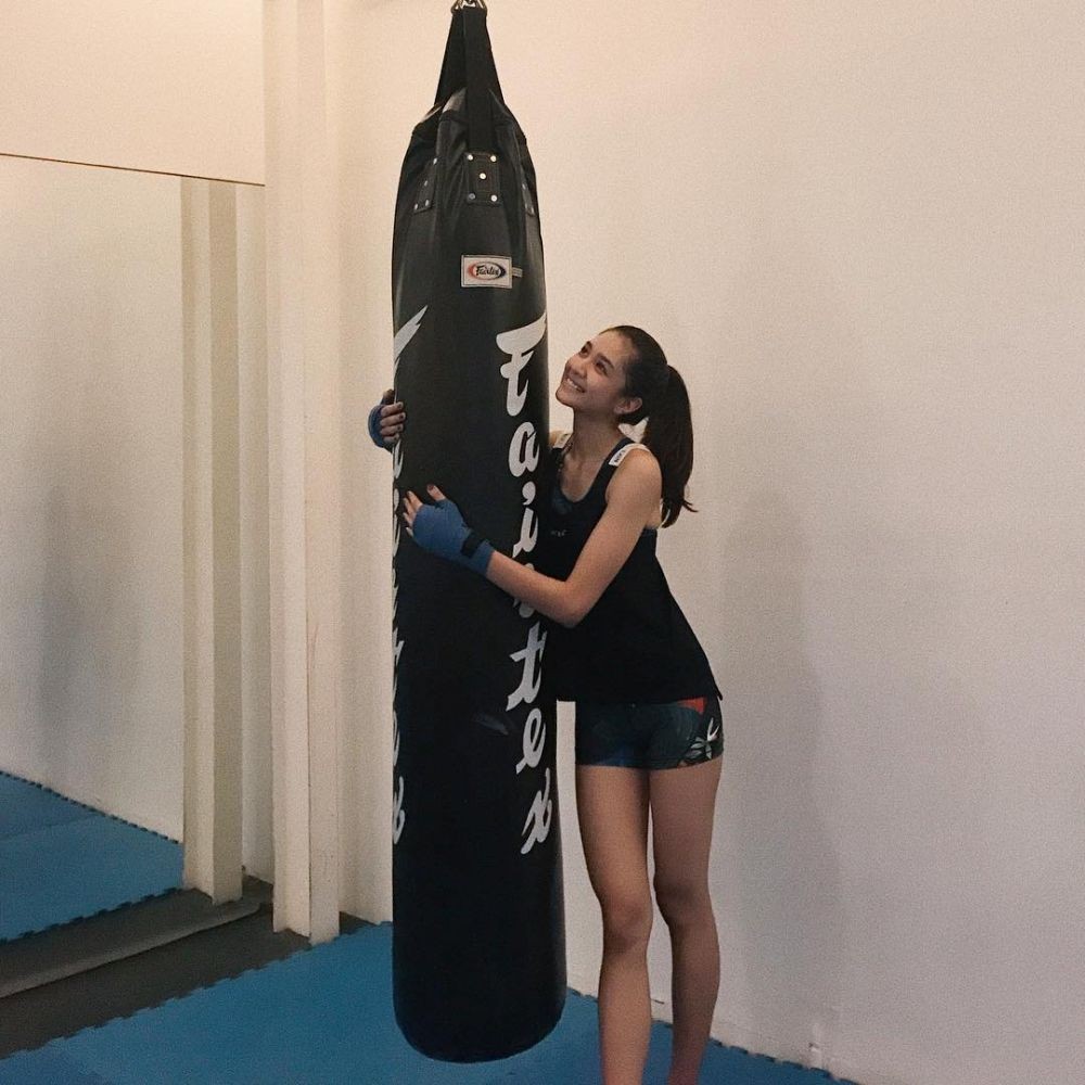 Makin Bugar! 9 Pesona Mikha Tambayong Saat Workout